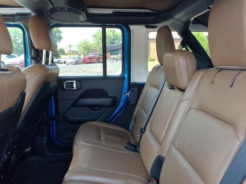 Used 2022 Jeep Wrangler Unlimited Rubicon w/ LED Lighting Group AWD/4WD image 5