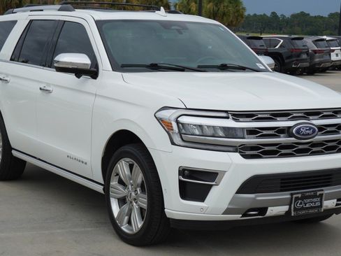 Used 2024 Ford Expedition Platinum AWD/4WD image 3
