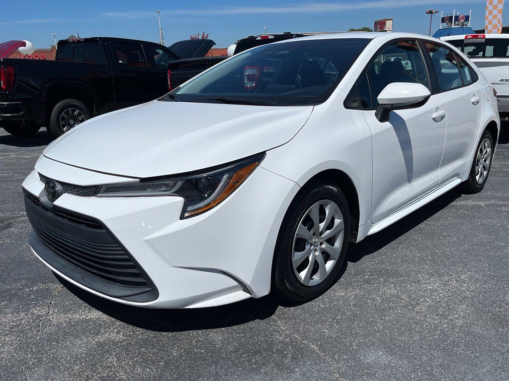 Used 2023 Toyota Corolla LE FWD image 4
