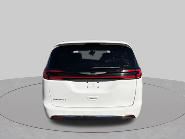Used 2025 Chrysler Pacifica Select FWD image 4