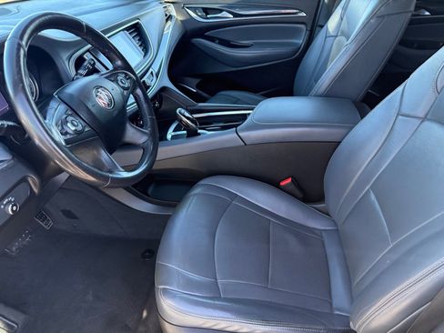 Used 2020 Buick Enclave Essence image 20