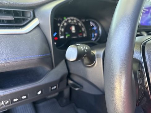 Used 2024 Toyota RAV4 SE image 21
