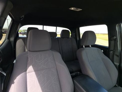 Used 2019 Toyota Tacoma TRD Sport image 31