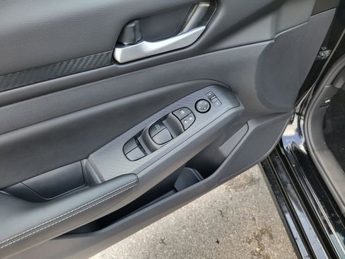 Used 2025 Nissan Altima 2.5 SV w/ SV Premium Package image 17