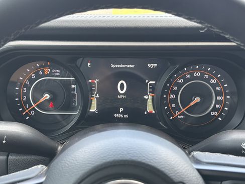 Used 2025 Jeep Gladiator Rubicon w/ Convenience Group AWD/4WD image 21