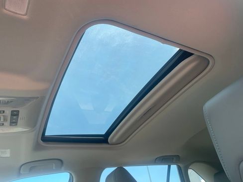 Used 2019 Toyota RAV4 XLE Premium FWD image 18