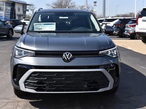 New 2026 Volkswagen Taos SE image 4