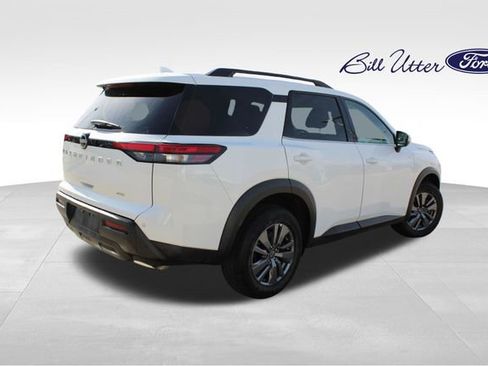 Used 2025 Nissan Pathfinder SV image 5