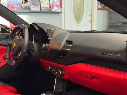 Used 2017 Ferrari 488 GTB RWD image 27