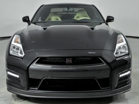 Used 2015 Nissan GT-R Premium AWD/4WD image 4