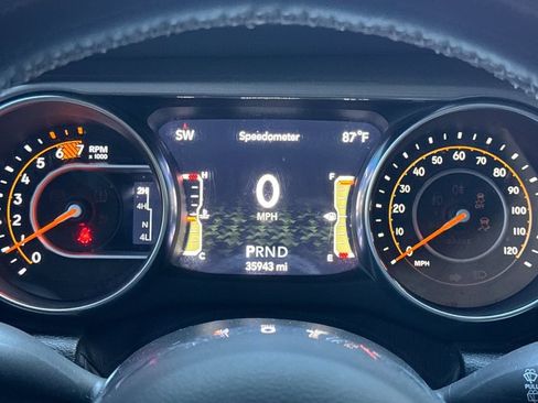 Used 2021 Jeep Wrangler Unlimited Sahara w/ Uconnect 4C Nav & Sound Group AWD/4WD image 26