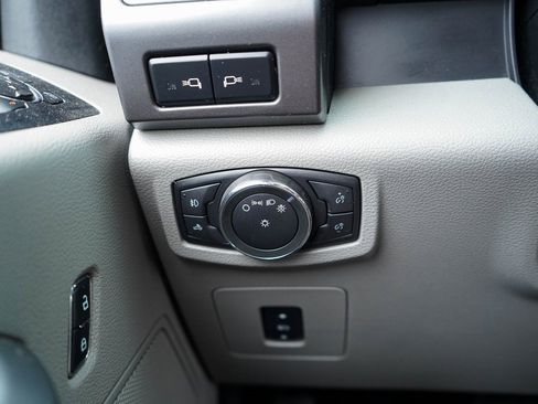 Used 2016 Ford F150 XLT w/ Equipment Group 302A Luxury image 16