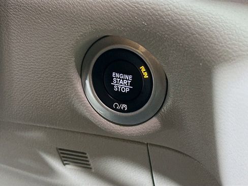 Certified 2024 Chrysler Pacifica Touring-L image 22