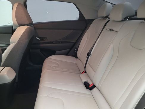 Used 2021 Hyundai Elantra Limited image 18