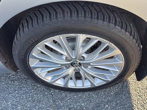 Used 2019 Toyota Camry XLE image 9