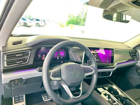 Used 2024 Volkswagen Atlas Peak Edition SE image 12