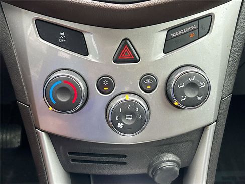 Used 2015 Chevrolet Trax LT w/ LT Sun and Sound Package FWD image 15