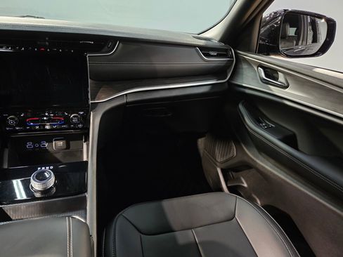 Used 2025 Jeep Grand Cherokee Limited w/ Trailer Tow Package image 11