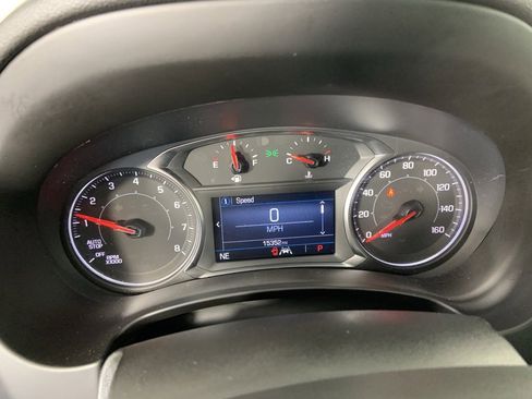 Used 2024 GMC Terrain SLE w/ Driver Convenience Package image 11