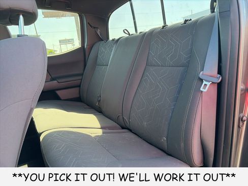 Used 2018 Toyota Tacoma TRD Sport w/ Technology Package RWD image 8