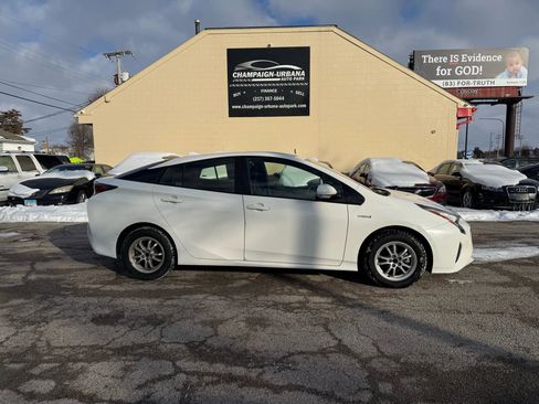 Used 2018 Toyota Prius Two image 8