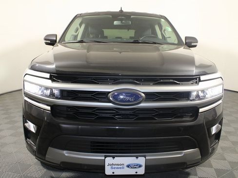 Certified 2024 Ford Expedition XLT image 3