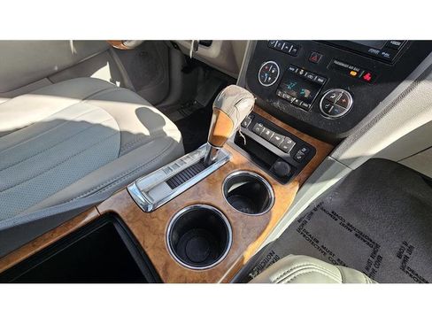 Used 2009 Buick Enclave CXL w/ Entertainment Package #4 image 32