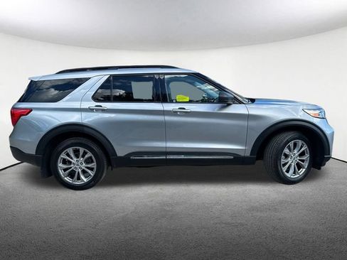 Used 2024 Ford Explorer XLT w/ Equipment Group 202A AWD/4WD image 18