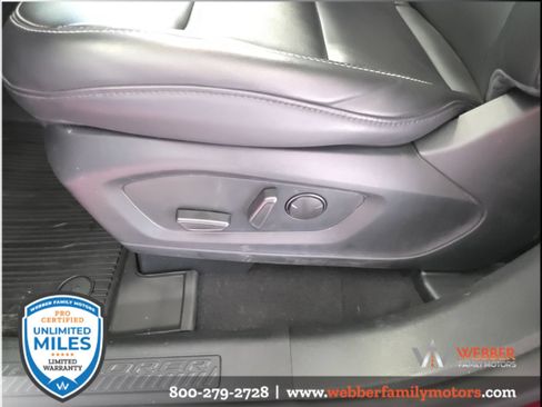 Used 2024 Ford Explorer XLT w/ Equipment Group 202A AWD/4WD image 11
