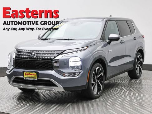 Used 2023 Mitsubishi Outlander SE AWD/4WD image 1