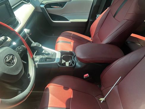 Used 2019 Toyota RAV4 XLE w/ All Weather Liner Package AWD/4WD image 4