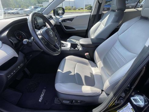 Used 2019 Toyota RAV4 XLE Premium w/ Cold Weather Package FWD image 13