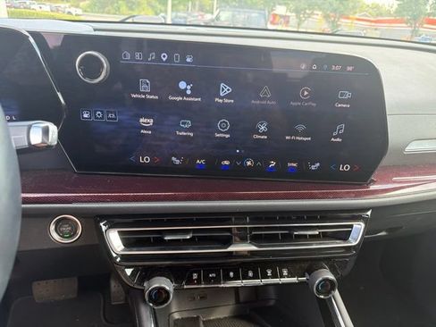 Used 2024 Chevrolet Traverse Z71 AWD/4WD image 13