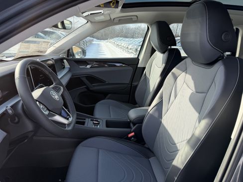 New 2026 Volkswagen Tiguan SE image 10