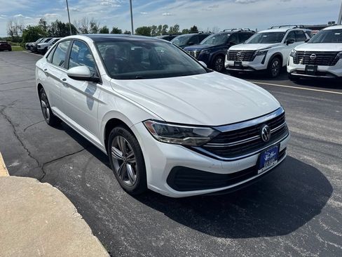 Used 2023 Volkswagen Jetta SE w/ Panoramic Sunroof Package FWD image 11