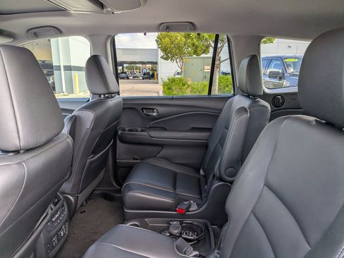 Used 2022 Honda Pilot Touring image 16