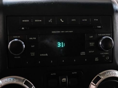 Used 2017 Jeep Wrangler Unlimited Sahara w/ Connectivity Group image 21