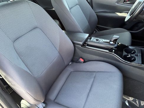 Certified 2025 Toyota Prius LE FWD image 11