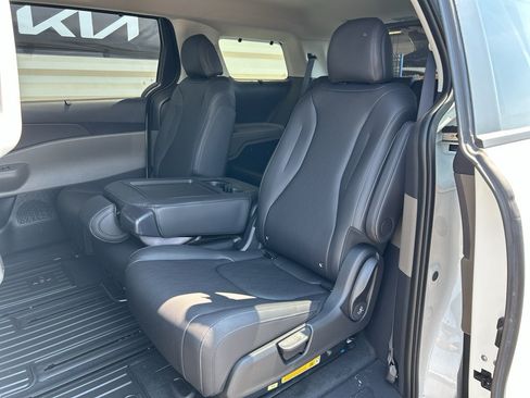 New 2026 Kia Carnival EX FWD image 12