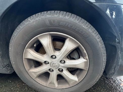 Used 2011 Toyota Camry LE image 4