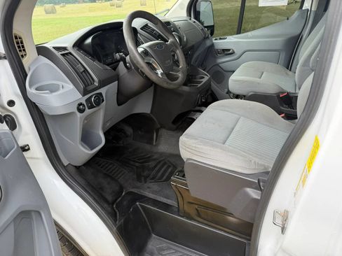 Used 2016 Ford Transit 250 130 Low Roof RWD image 8
