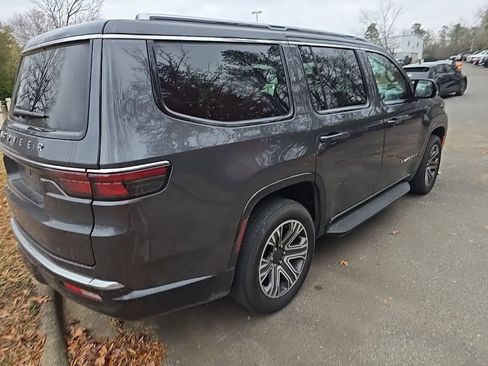 Used 2023 Jeep Wagoneer w/ Premium Group I image 3