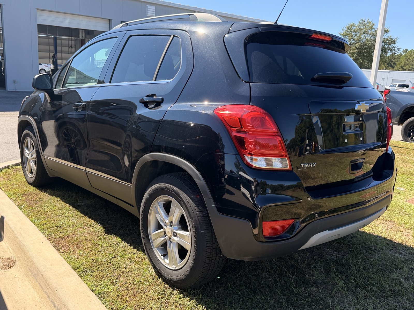 Used 2020 Chevrolet Trax LT FWD image 9
