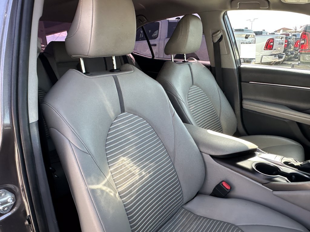 Used 2022 Toyota Camry SE FWD image 18
