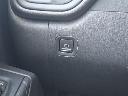 Certified 2022 Chevrolet Silverado 1500 Custom image 32