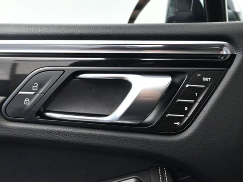 Certified 2025 Porsche Macan S image 18