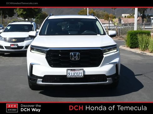 Certified 2024 Honda Pilot Touring image 2