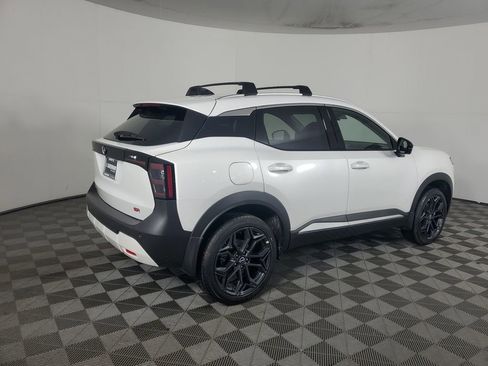 New 2026 Nissan Kicks SR FWD image 4