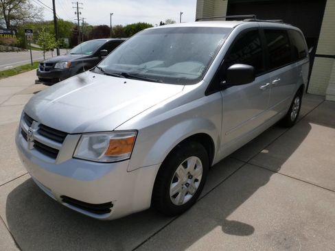 Used 2010 Dodge Grand Caravan SE w/ Climate Group FWD image 4