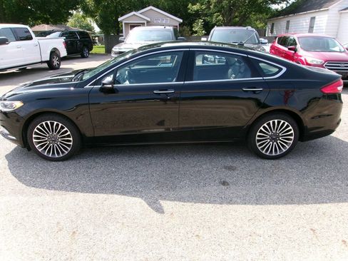 Used 2017 Ford Fusion SE w/ Fusion SE Technology Package AWD/4WD image 2